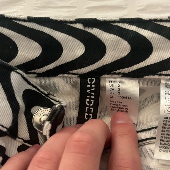 Patterned Jeans - Picture 3 of 3